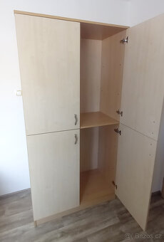 Pevná kvalitní skříň - 5