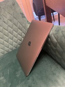 MacBook Pro 13’ Touch Bar Space Gray, i7, rok 2018, 16GB RAM - 5