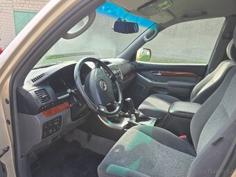 Toyota Land Cruiser 120 (J12) 3.0 D-4D 127 kW - 5