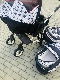 Kočárek pro dvojčata + postýlka + hračky - 5