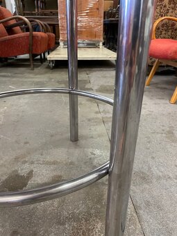 Chromovaný funkcionalistický kulatý konferenční stolek. - 5