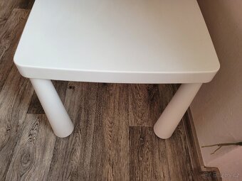 Ikea dětský set - stůl a 2 růžové židle - 5