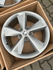 ORIGINÁL Alu Škoda Golus R18, 5x112 - TOP - 5