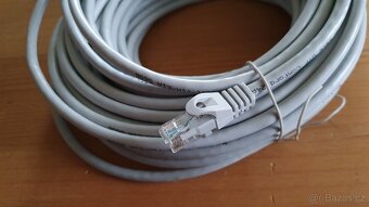 Kvalitní síťový kabel, propojovací, 2× RJ-45 (CAT6) - 5