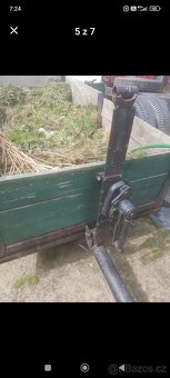Traktor se sklopnou károu - 5
