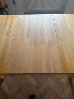 Rozkládací jídelní stůl Ikea z masivu - 5