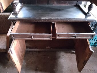 Stará dřevěná kredenc - 5