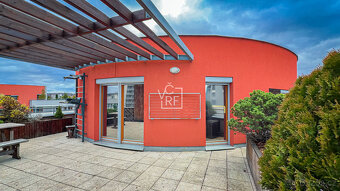 Prostorný střešní byt 3+1 s terasou - 90m2 + 30m2 terasa, Pr - 5