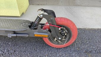 Vytuněná Xiaomi Electric Scooter Mi Pro 2 - 5