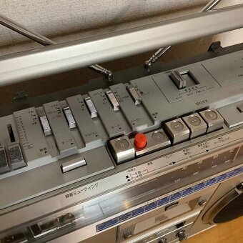 Dobrý den prodám Radiomagnetofon JVC RC M70L, rok 1981 vše - 5
