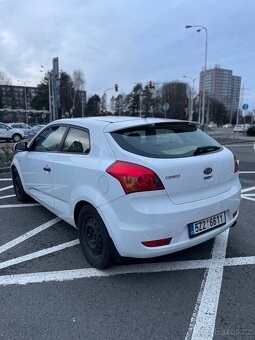 Kia Ceed 1.6 92kW, 2010, pojízdná, na opravu nebo díly - 5