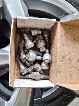 ALU disky Dezent 6,5Jx15 s pneu Nexen na Peugeot 206 - 5