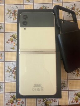 Samsung Galaxy Z Flip3 - 5