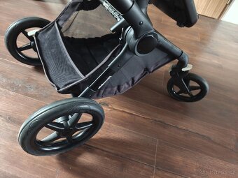 Bugaboo Fox 2 – kompletní kočárek 2 kombinace JEN VOLAT
- 5