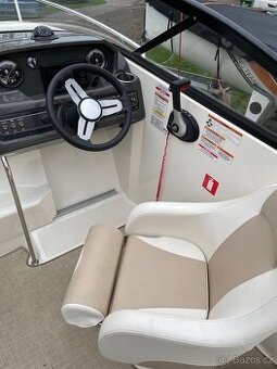 Kajutová loď Bayliner VR5 CUDDY - 5