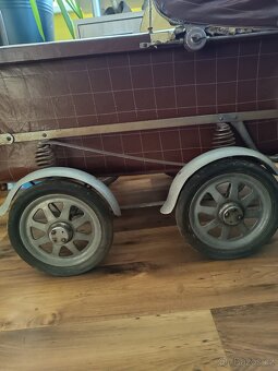 Starožitný kočárek - 5