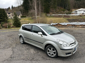 Toyota Corolla Verso 1,8 VVTi, 7 míst, automat, 124500km. - 5