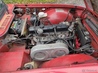 TRIUMPH TR6 1974 - 5