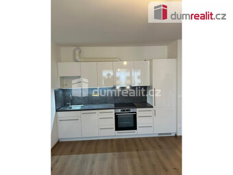 Světlý 2+kk s garáží, 50,8 m2 + 5,2 m2 balkon, 3.patro, OV, - 5