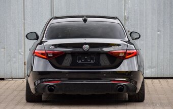 Alfa Romeo Giulia 2.0 Turbo 16V AT8-Q4 Estrema - 5