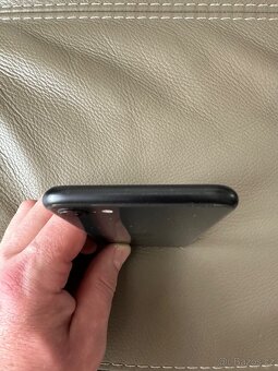 iPhone SE 2020 64Gb černý - 5