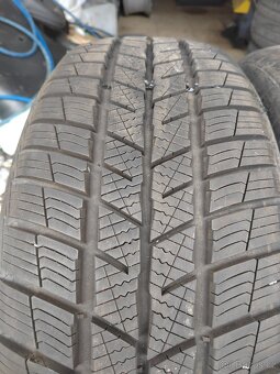 Prodám zánovní zimní pneu 205/55/17 Barum polaris 5 V XL - 5