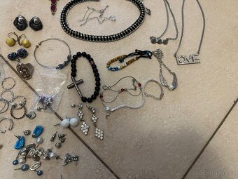 Různé šperky a doplňky – vše dohromady (použité) - 5