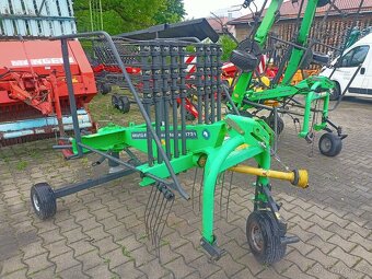 Pěkný Shrnovac sena Deutz- Fahr 3,7 m - 5