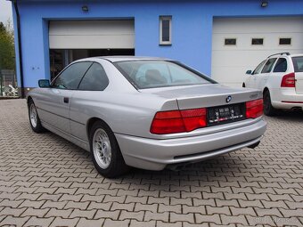 BMW 850i E31 1991 stříbrný celolak, najeto jen 122 600 km - 5