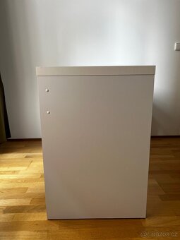 Bílý psací stůl - 5