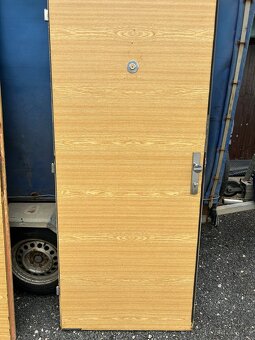 Prodám vchodové protipožární dveře šíře 85 cm - 5