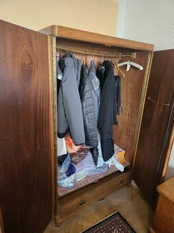Starší skříne a stolky - vlastní doprava nutná - 5