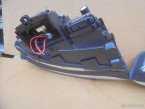 AUDI A4 ,8E - přední čirá optika XENON D1S - 5