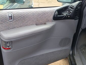 Chrysler grand Voyager r. 00 2.5 - 5