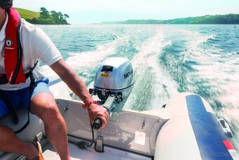 Motorový člun Honwave T35-AE, 15HP + nákladní přívěs CBS - 5