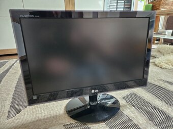 LG Flatron 22 palců - 5