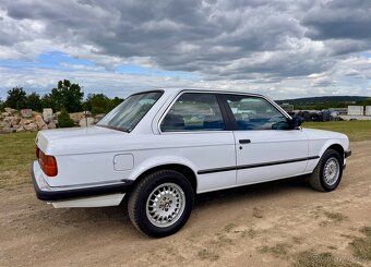 BMW E30 320i coupe klima/bez šíbru - 5