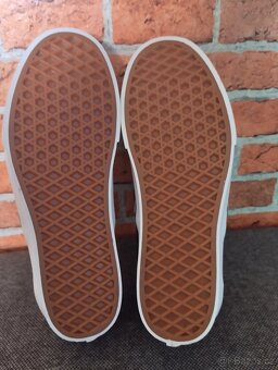 Dámské tenisky Vans Classic Slip-On - 5