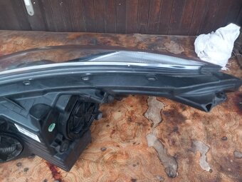 Hyundai i30 pravý světlomet - 5