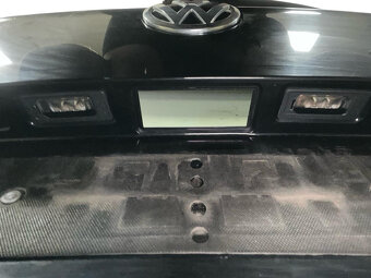 Páté dveře černá metalíza LC9X VW Touran 5T r.v. 2016 - 5