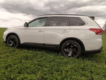 Outlander 2.2 4WD 7 míst BlackEdition TOP - 5
