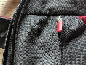 Batoh na velké notebooky do 17" Belkin - 5