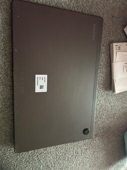 Prodám tablet galaxy tab A8 černy - 5