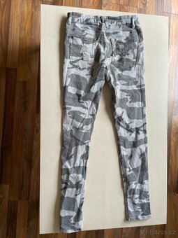 Army maskáče džíny s dírami, vel M možná S, měřte - 5