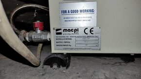 2x průmyslový žehlící stůl MACPI + žehličky + parní vyvíječ - 5