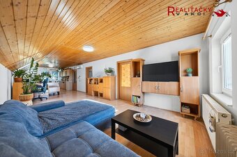 Rodinný dům s prostornou garáží, dílnou, vinným sklepem a vý - 5