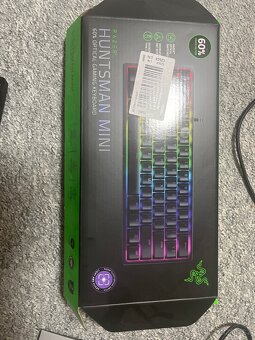 Razer Huntsman Mini Fialové switche - 5