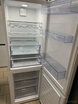 Zánovní lednice Beko RCNE365E40W - 5
