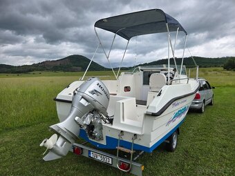 Kajutova lod 5.3x2.35m, motor Honda 50 vstrik, vlek - 5