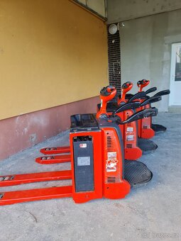 Predám Ručne vedený elektrický paletový vozík LINDE -T20 - 5